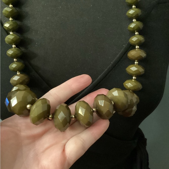 Green olive fashion necklace - Picture 2 of 5